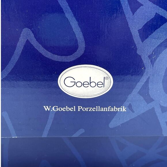 Goebel Mara Porcelain Angel, Goebel Porzellanfabrik Brown Hair Angel with COA - Picture 11 of 12